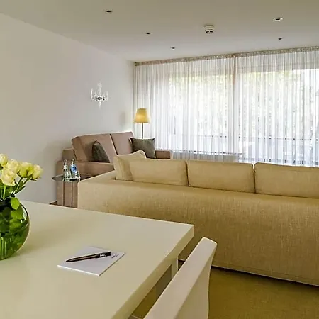 Otel Rugs 4*