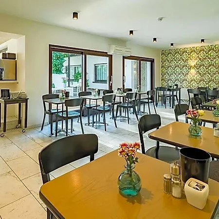 Rugs Otel